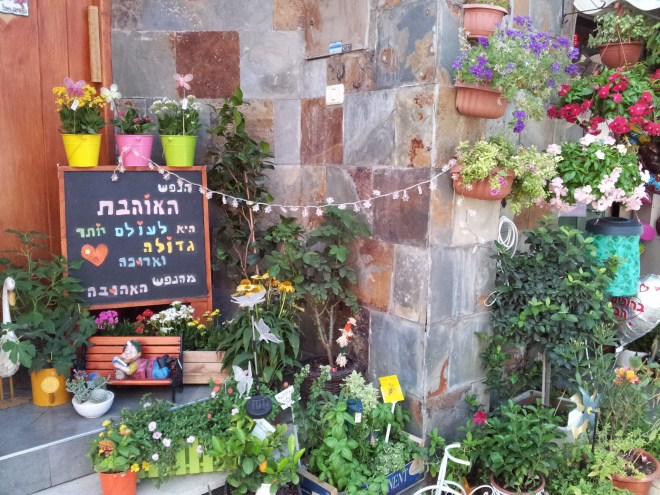 gardening_in_neve_tzedek_1